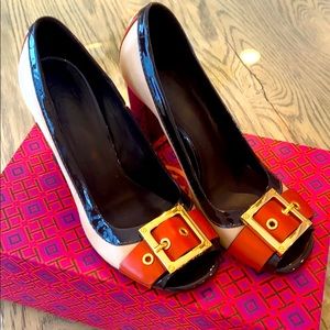 Tory Burch Patent Gold Buckle Peep Pumps size 7.5